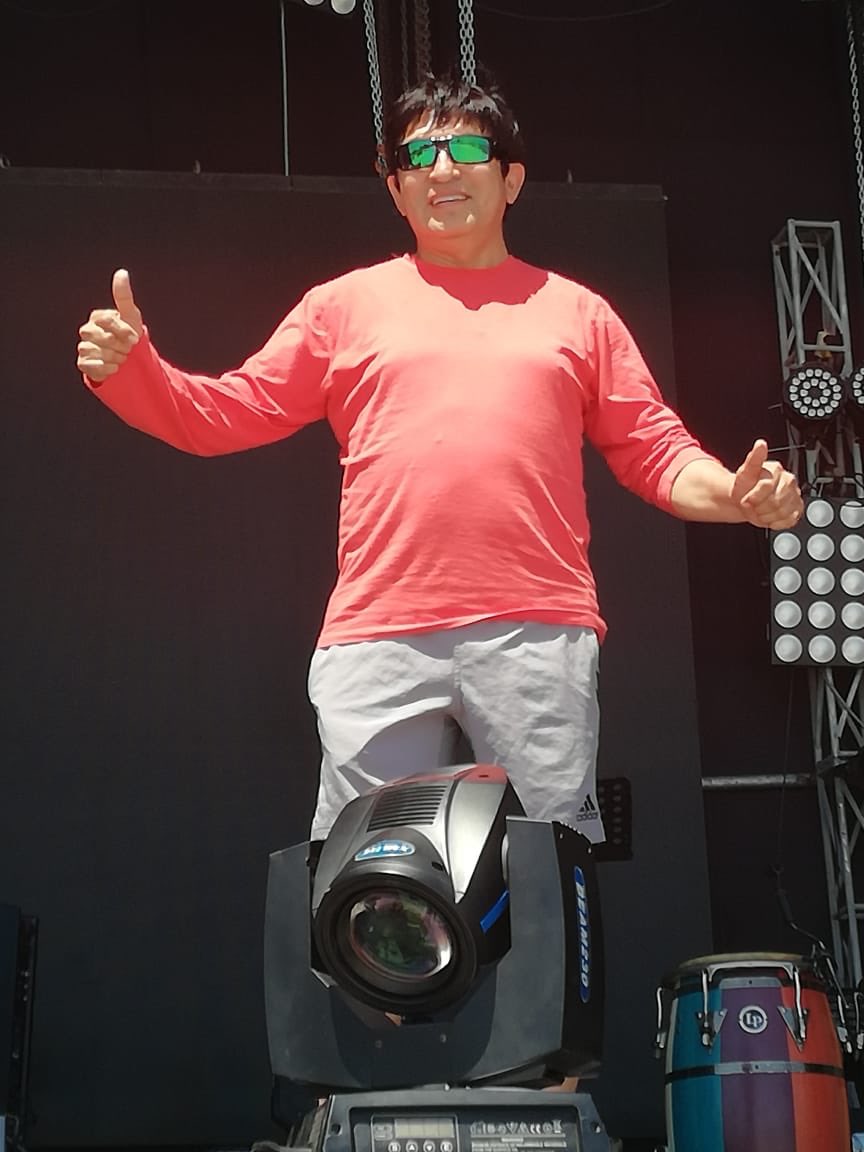 FernandoArmasCa's tweet photo. Ya estoy en el escenario, probando sonido, está noche promete, #baile, #risas #fulldiversion @AguaMarina42aniversario @CorazonSerranoo https://t.co/TOjaozHMwT