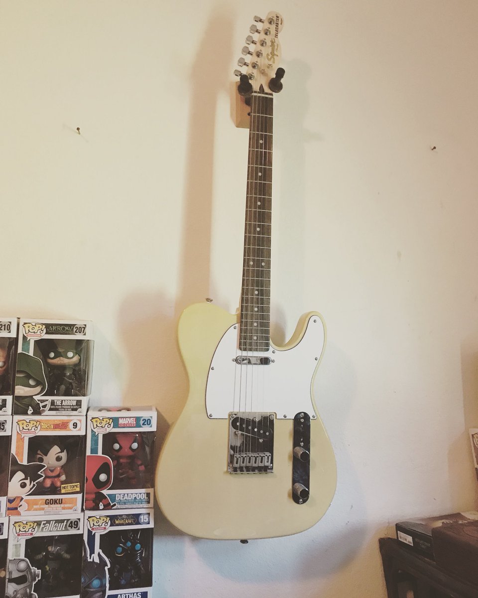 satanAndCats_'s tweet photo. This weekend ima enjoy my 3 day weekend by goin to get new strings for my baby and start taking practice more seriously. Work has just consumed all my time lately but it’s time to make room for things I love. https://t.co/L2BE4u4USo