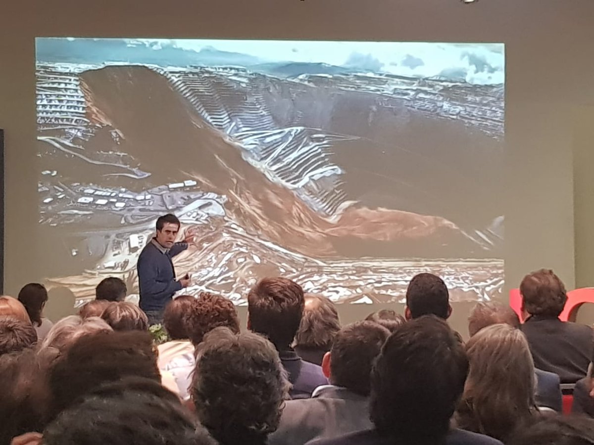 fundacionchile's tweet photo. Escuchamos atentamente a #Timining en este Demo Day #METStechPassport. Esta empresa ofrece softwares comprensivos y de última generación para la gran minería. Cuentan con una solución que integra y disponibiliza información de monitoreo geomecánico de taludes de rajos. https://t.co/WI2c53rthq