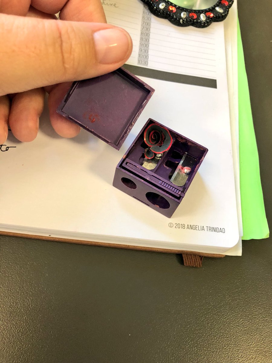 LadyD_NorCal's tweet photo. Dear @UrbanDecay. I LOVE my grindhouse sharpener, except for one MAJOR qualm: it pops open in my makeup bag and gets shavings all over the place, which has turned my bag red and gotten it all over my other lipsticks. Can we make the lid stay on better? https://t.co/duLRxHJp4Y