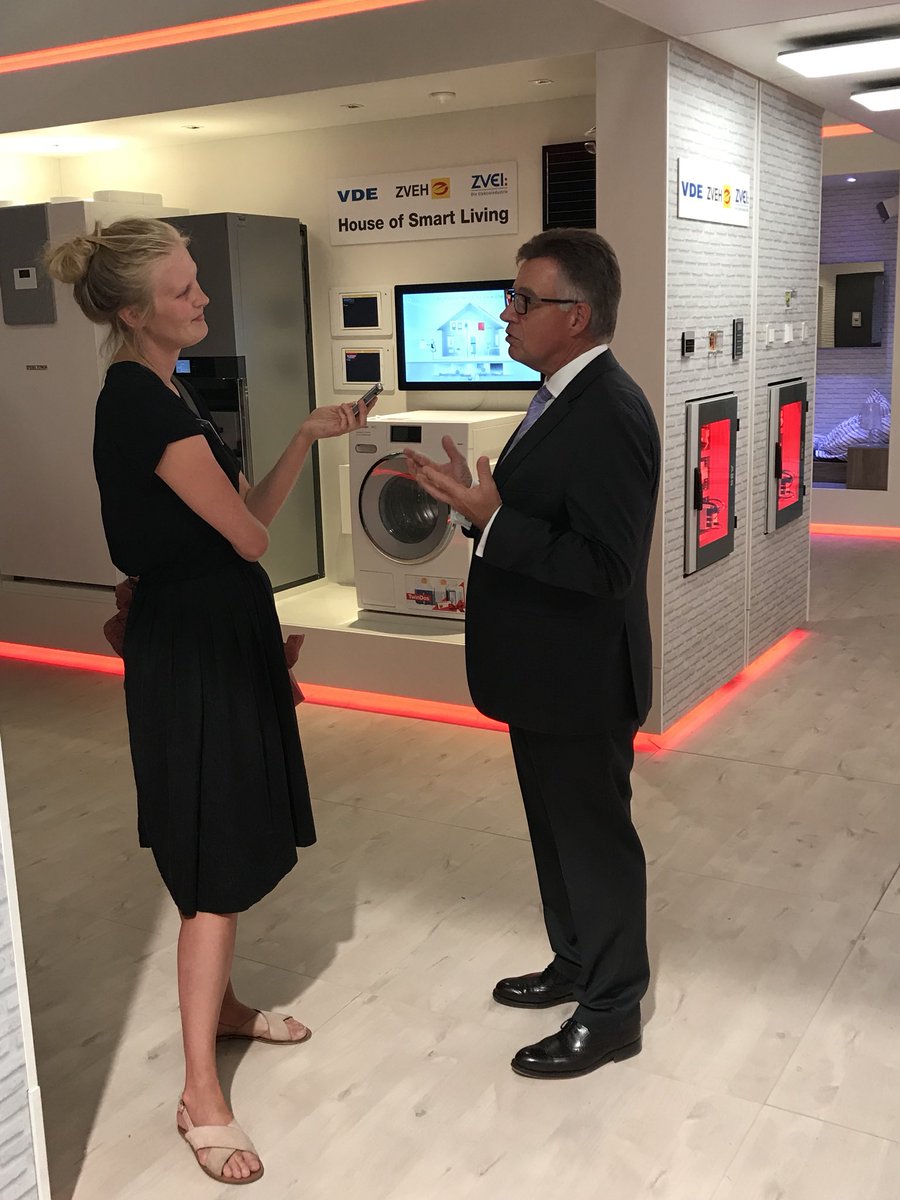 healthcare_de's tweet photo. #digitalhealth + #AAL bei #smart #living @ZVEIorg #IFA18/ C.Kiefel, #proKNX #smartyvox -> bei Notfällen: Server für Sprachinterface im Haus/ mit Verbindung über @ZWave zu modembasiertem #Notrufgerät an #Hilfezentrale/ bzw. mit #KNX Standard oder #alexa & Co #Notruf an Angehörige https://t.co/42w5snbnNq