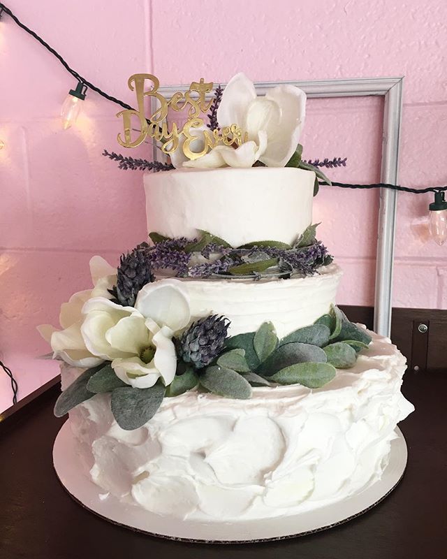 LarrysHouse's tweet photo. Check out our new cake display!
•
•
•
•
•
#icing #buttercream #larryshouseofcakes #cake #cookies #brownies #cakedecorating #bakery #baking #tiercakes #specialtycakes
#carbondale #cupcakes #marion #larrys #lhoc #cakesofinstagram #cakes #fondant #… https://t.co/kUcRT5a1ls https://t.co/fAS9x43QGw