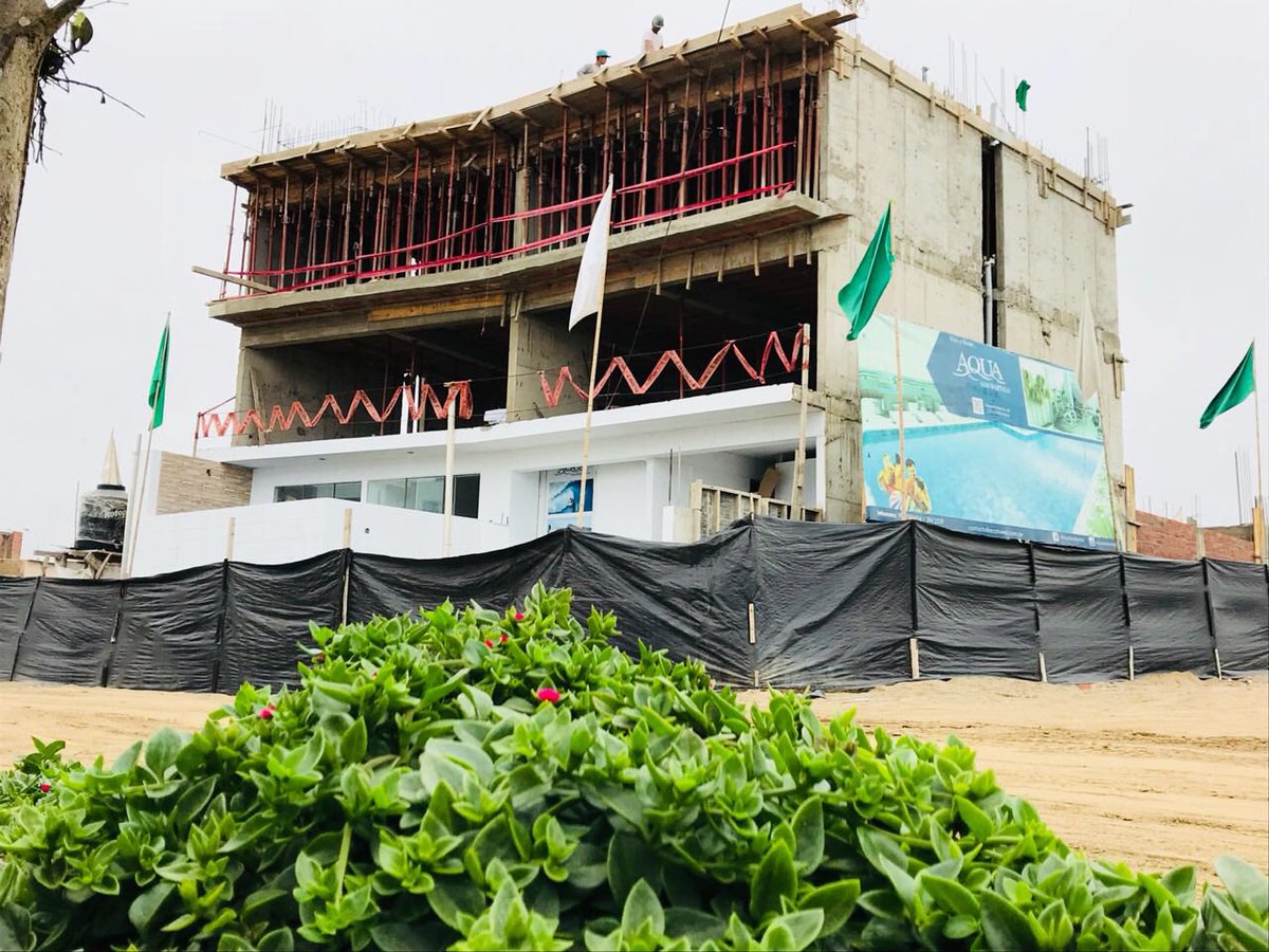 EcoTowerPeru's tweet photo. Terminando el techo del 3er piso de la Torre A, y dejando la estructura lista para el armado de la piscina con vista al mar del proyecto Aqua San Bartolo informes a: contacto@ecotower.com.pe https://t.co/B7QGzxixL8