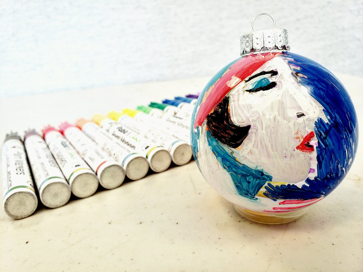 StratfordLib's tweet photo. We've said it before & we'll say it again: #Stratfordteens never cease to impress us w/ their talents! Check out this ornament decorated completely freehand by teen volunteer Sara, using paint markers in the #uCreateSpace. ๐๐
#creativity #talent #StratfordLibrary #StratfordCT https://t.co/hihh000Rsu