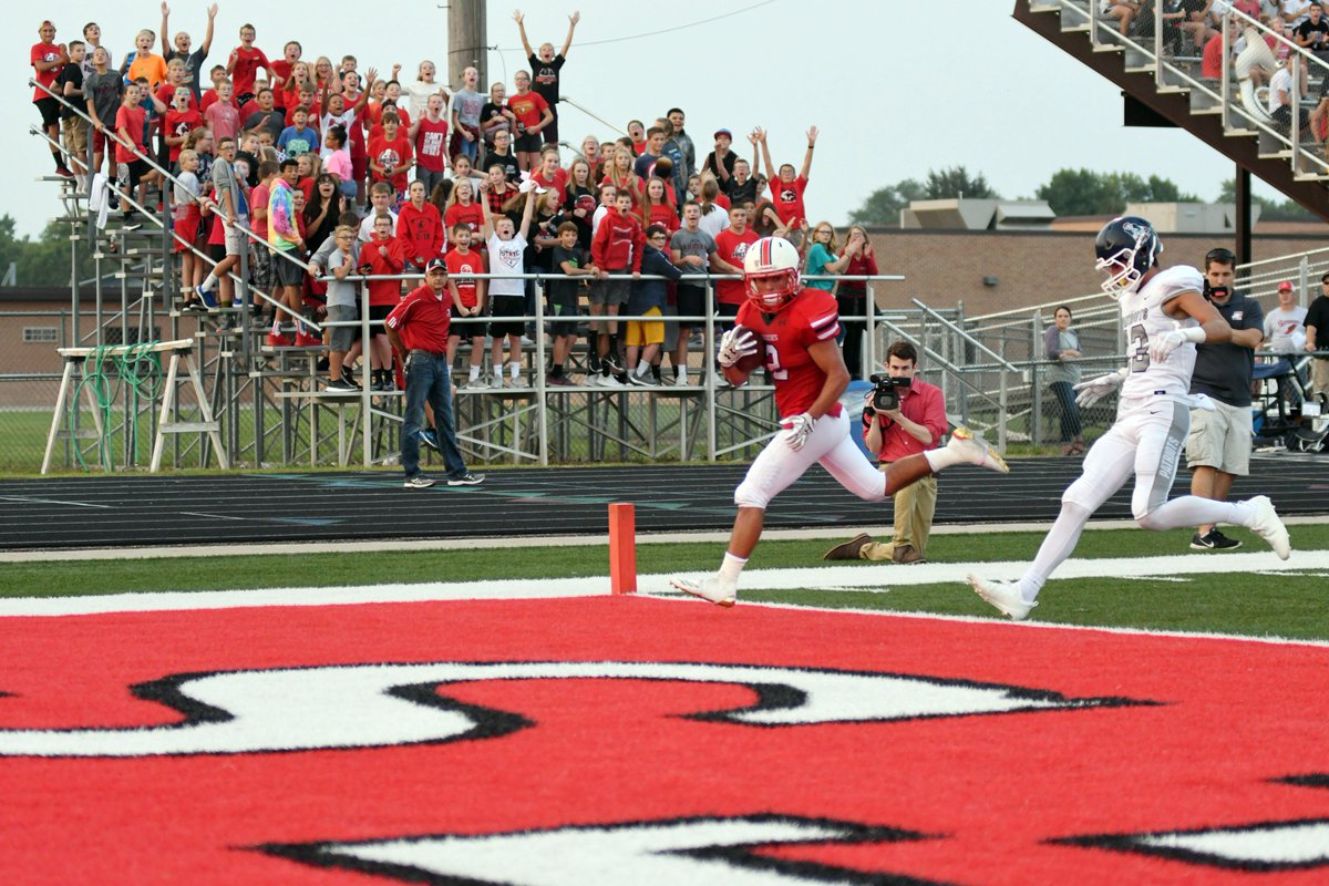 Our MCHI AOTW is Aurora's Cy Bullerman for his efforts in Aurora's win over Adams Central Friday night. Look at the enthusiasm behind him. Congrats, Cy! #nebpreps #aurorahuskies