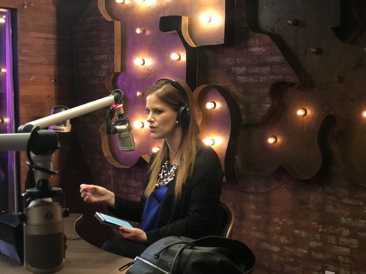 ExaFM's tweet photo. Dile adiós a la timidez y conviértete en una persona extrovertida con los tips de @PamelaJeanMx 🙌😎
#YordiEnExa 

📻 https://t.co/DBM3AG1568 https://t.co/HrbLO3YXy7