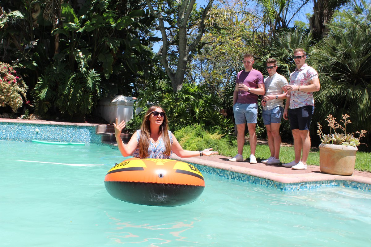 Don't miss out on a fun wine tasting tour!
Tour departs daily , full day tour.
Visit 3 to 4 wine estates.
Lunch included
#ThaBackpack
#Accommodation
#Hospitality 
#Travel_SA
#Tours 
Looking forward seeing you😉