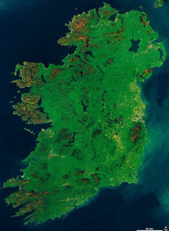 bobbybowe66's tweet photo. There is a Perfect #NaturalBorder in @DiscoverIreland and it has been there for Millions of Years it Just Happens to be One of the Most Spectacular Coastlines in the World @GiantsCauseway1 @wildatlanticway @WaterfordGrnWay etc etc https://t.co/8KR6MUycMr
