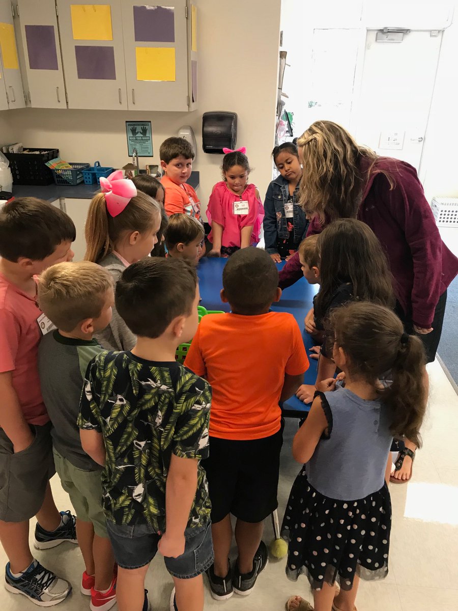 juliebarbee's tweet photo. “Today I am going to show you what that means...” Great teacher model! Thank you to Ms. Timms @bethelelem #BESGameOn #BESlearns #bethelbengals https://t.co/fsSXnfhO0l