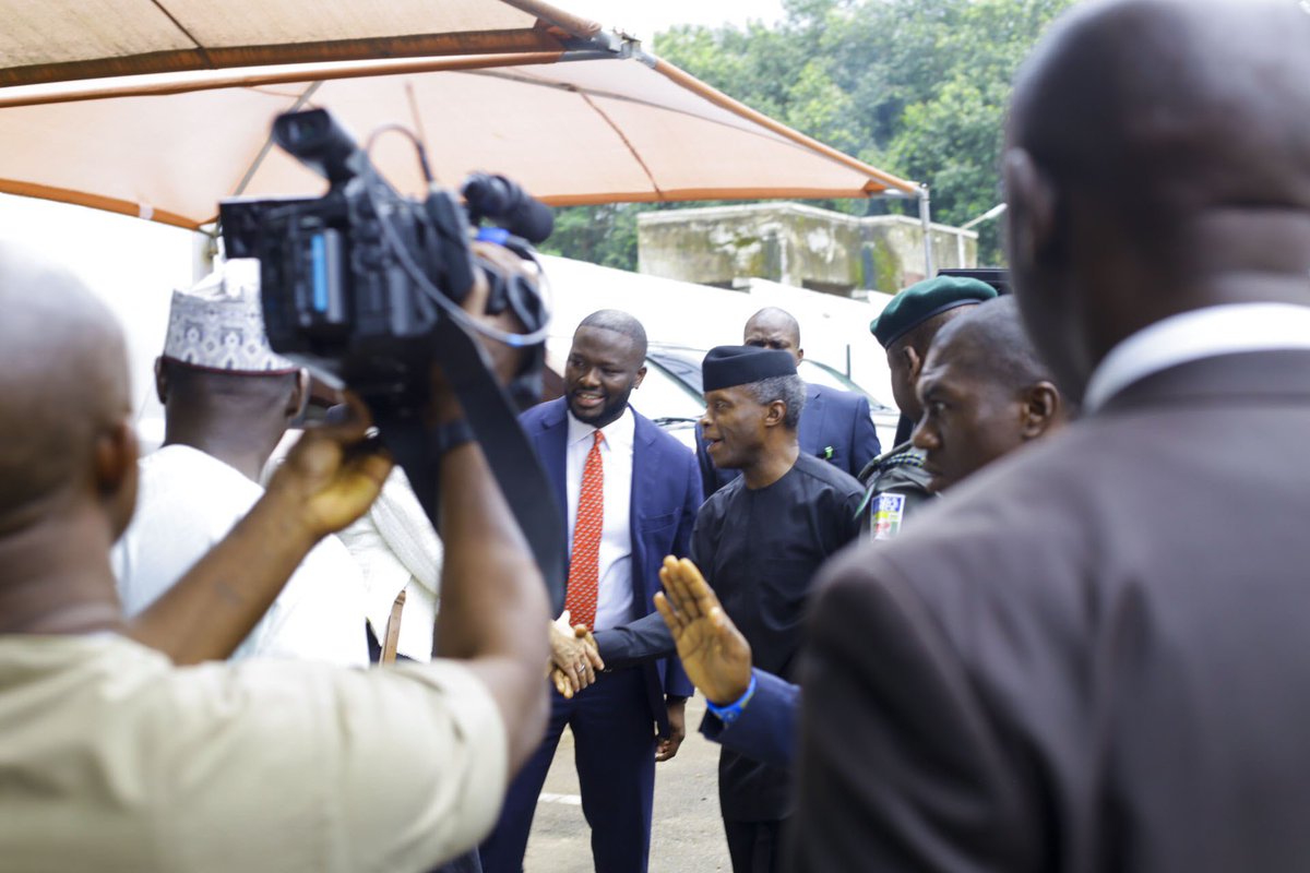 ProfOsinbajo's tweet photo. Today, I visited @vplatformhub Abuja, with British Secretary for Africa &amp; International development, Rt. Hon. Harriett Baldwin.

As always, I was impressed with the innovation &amp; entrepreneurial spirit of the start-ups I met. I am convinced that together, we can make a difference. https://t.co/35tnEXzMD4