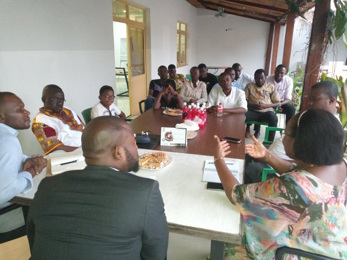 dave_mm's tweet photo. Séance de coaching avec les gagnants de #HackWasteKin en incubation chez @konnect_cd avec @youthconektrdc @jdeen304 @sergekbk https://t.co/J1r1kXPF9F