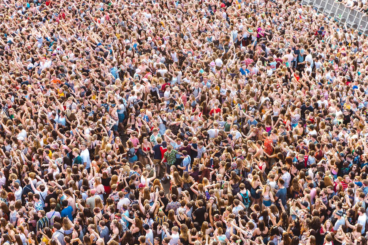 communityLDN's tweet photo. Bonus points if you can find yourself!!! #CommunityLDN18 πΆπ https://t.co/TiJiXNKCG9