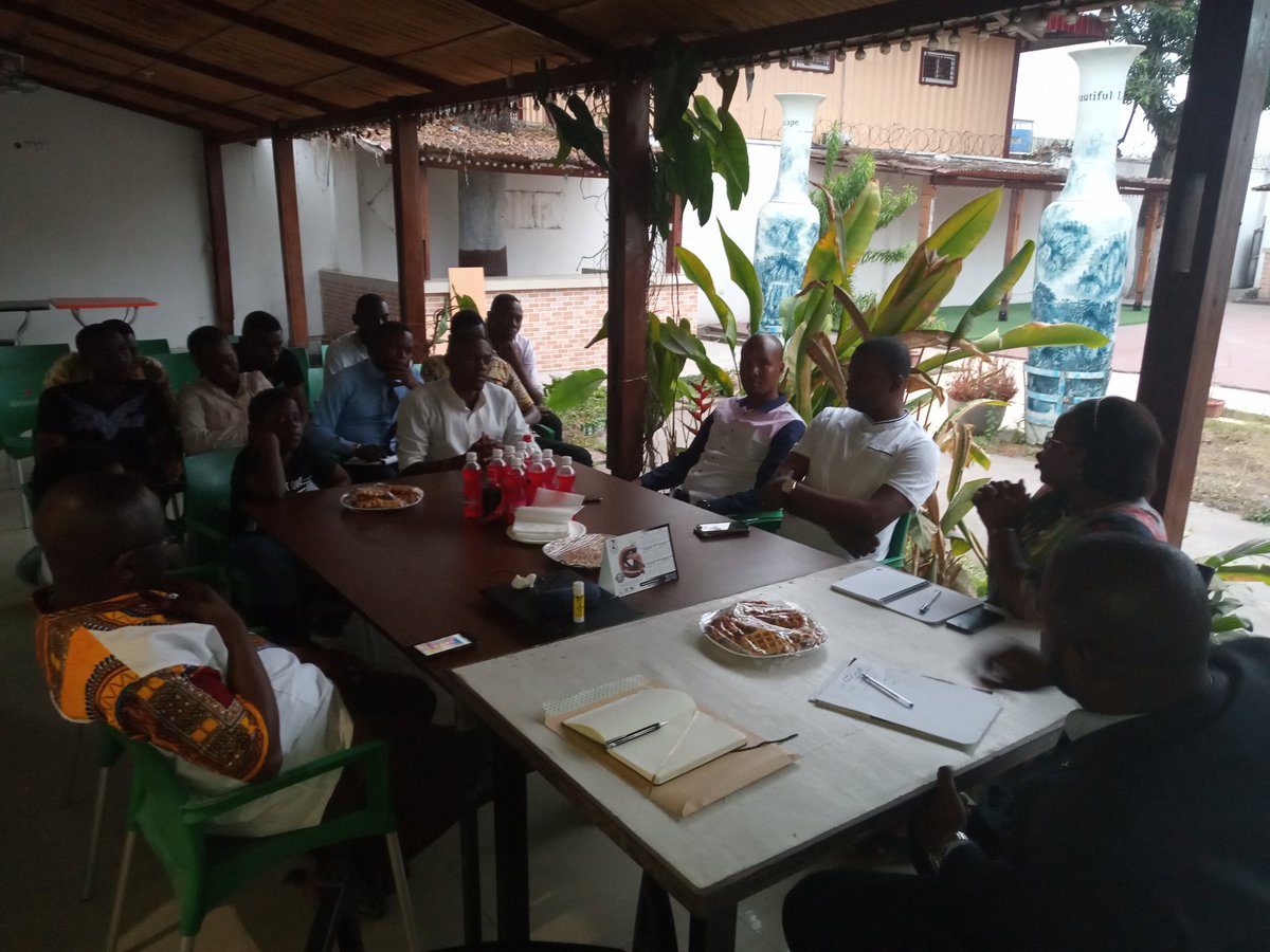 dave_mm's tweet photo. Séance de coaching avec les gagnants de #HackWasteKin en incubation chez @konnect_cd avec @youthconektrdc @jdeen304 @sergekbk https://t.co/J1r1kXPF9F