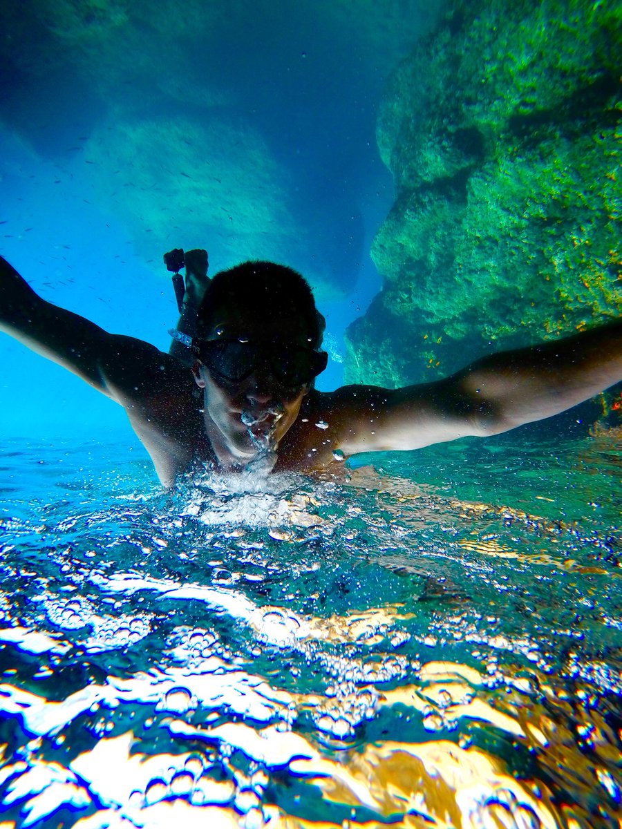 #oppositeday in the #Mediterranean with my <a href="/TYRSport/">TYR Sport</a> swim shades😁👊🏻