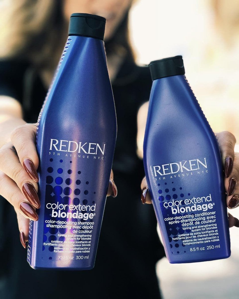 If you're looking to strengthen blonde strands for brighter and healthier hair, Color Extend Blondage was made for you. Have you tried toning with Blondage? 

📷:  Michael Anthony Salon 🇺🇸