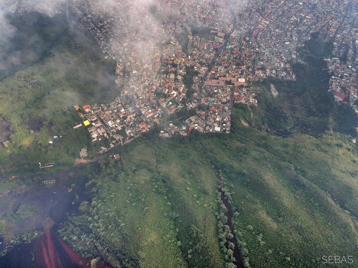 mx_drone's tweet photo. On the outskirts of Mexico City.   part.2
#djispark #dronephotography #aerialcam #dronestagram #iztapalapa #edgeofthecity #urbansprawl #urbanjungle #hiking #sabadaba #naturewalk #dji #Mexico https://t.co/OhG4glCpf4