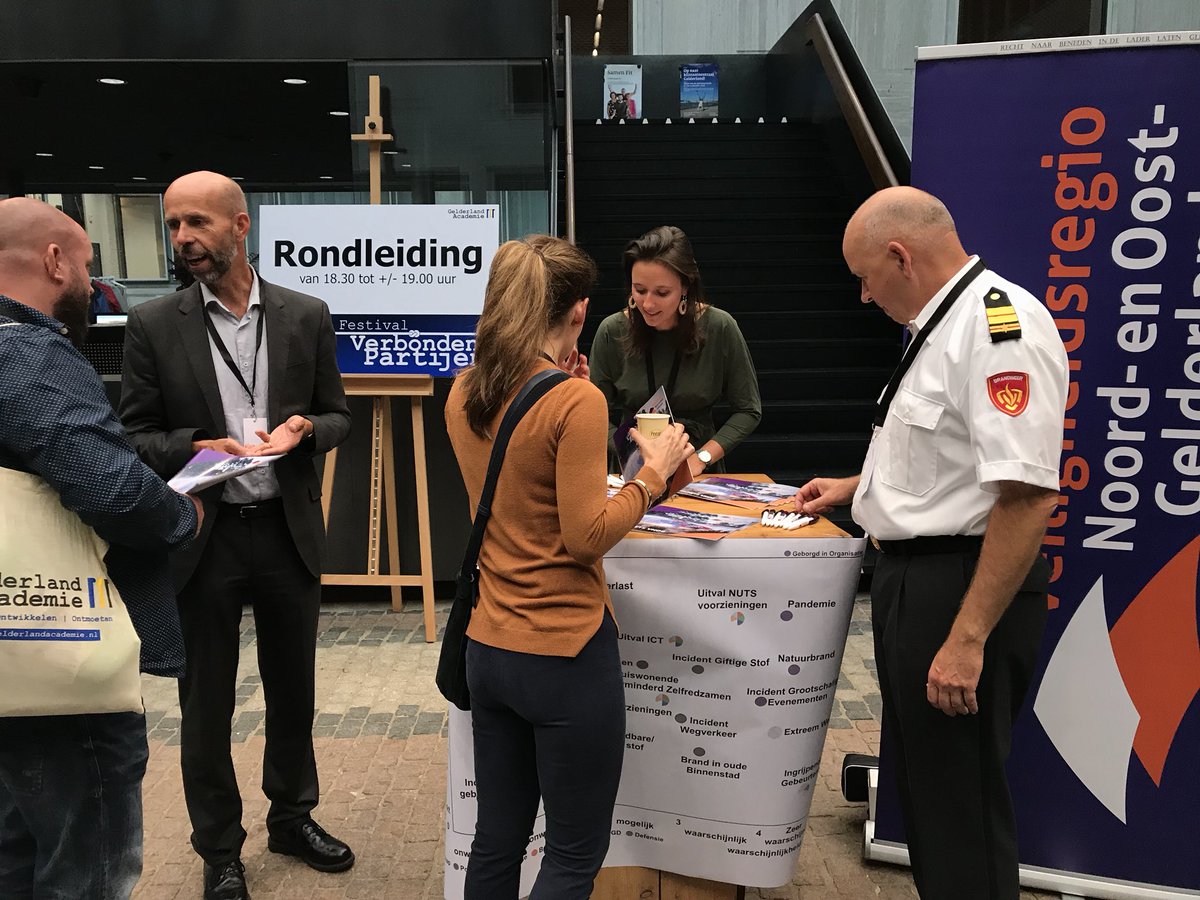 HMijnhart's tweet photo. Bij het #FestivalVerbondenPartijen van @GelderlandAcad : Hoe verminder je als gemeenteraad het democratisch tekort van gemeenschappelijke regelingen ? Op zoek naar antwoorden met collega raadsleden uit de @RaadRenkum en de regiogemeenten. https://t.co/tQ5J6yvSMl