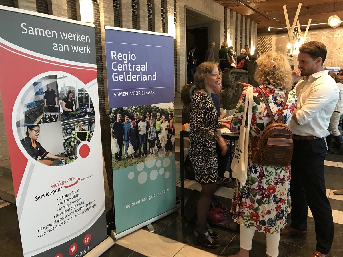 HMijnhart's tweet photo. Bij het #FestivalVerbondenPartijen van @GelderlandAcad : Hoe verminder je als gemeenteraad het democratisch tekort van gemeenschappelijke regelingen ? Op zoek naar antwoorden met collega raadsleden uit de @RaadRenkum en de regiogemeenten. https://t.co/tQ5J6yvSMl
