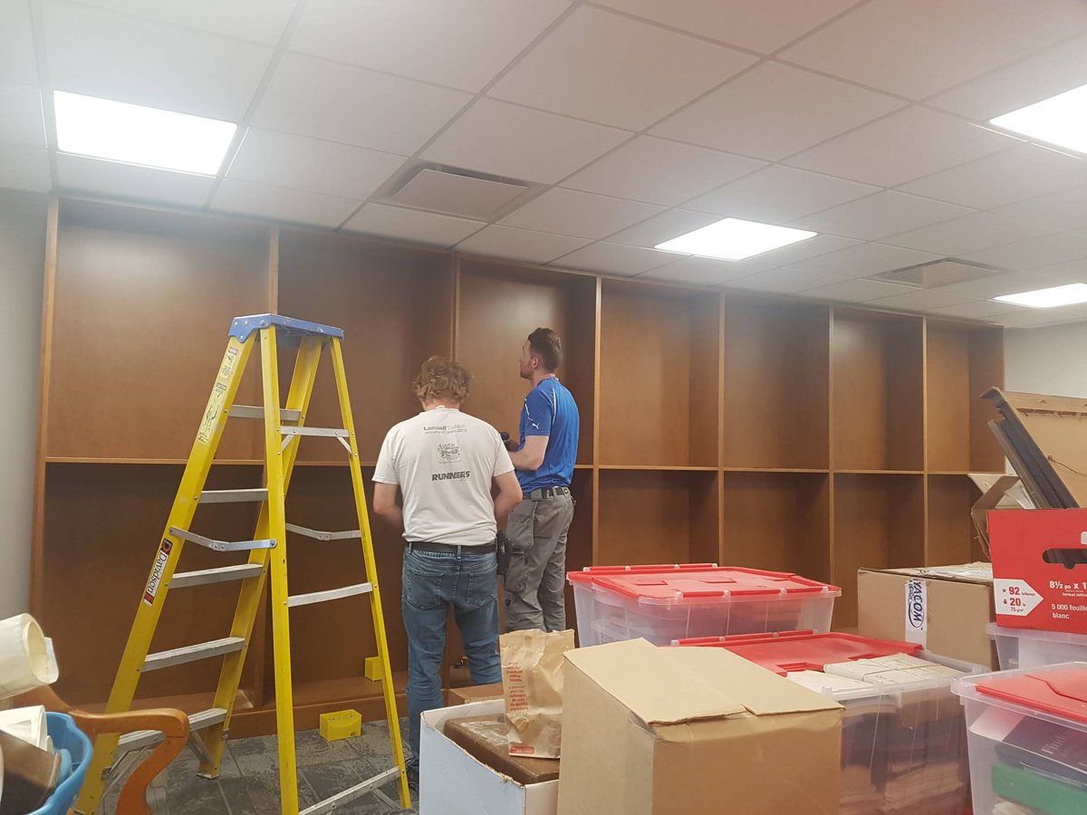 AlbertaMasons's tweet photo. The bookshelves are being installed in the Grand Lodge Library. 😁 https://t.co/9pTzYEUBqw