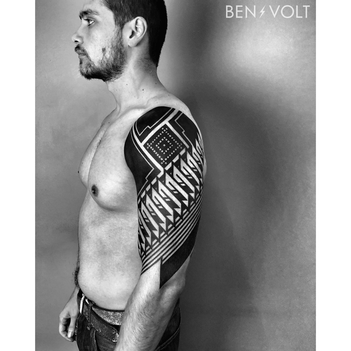 benvolttattoo's tweet photo. Honored to make this piece for Emmanuel. Inspired by traditional graphic Mexican pottery designs; specifically the works #MataOrtiz. A homage to family and his roots. Thanks for being the nicest guy ever! #benvolt #blackwork #form8tattoo https://t.co/5ZRiYj0vLj