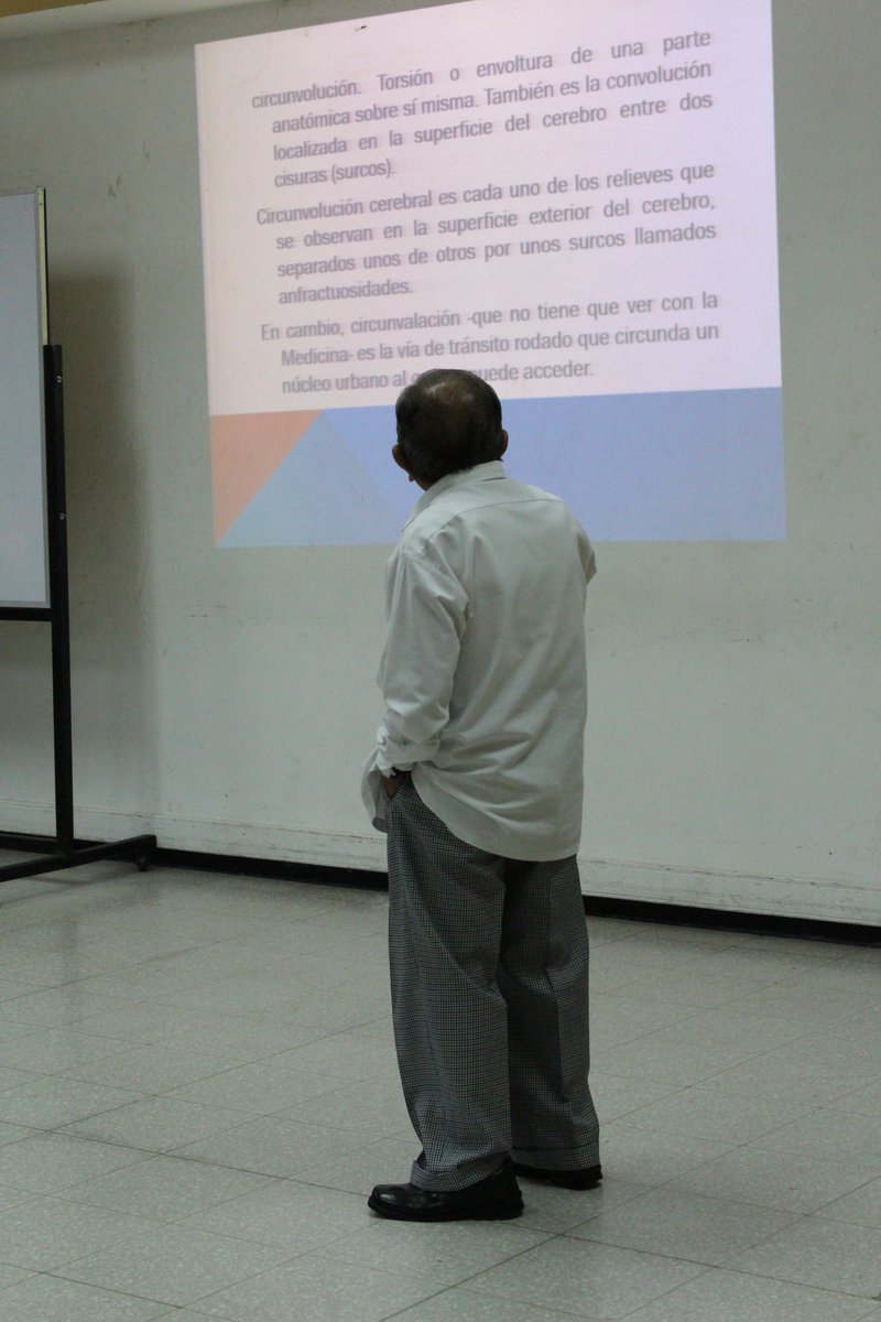 UJMD_sv's tweet image. Charla taller: Temas gramaticales impartido por Carlos Alberto Saz #taller #gramática #CICH #ujmd