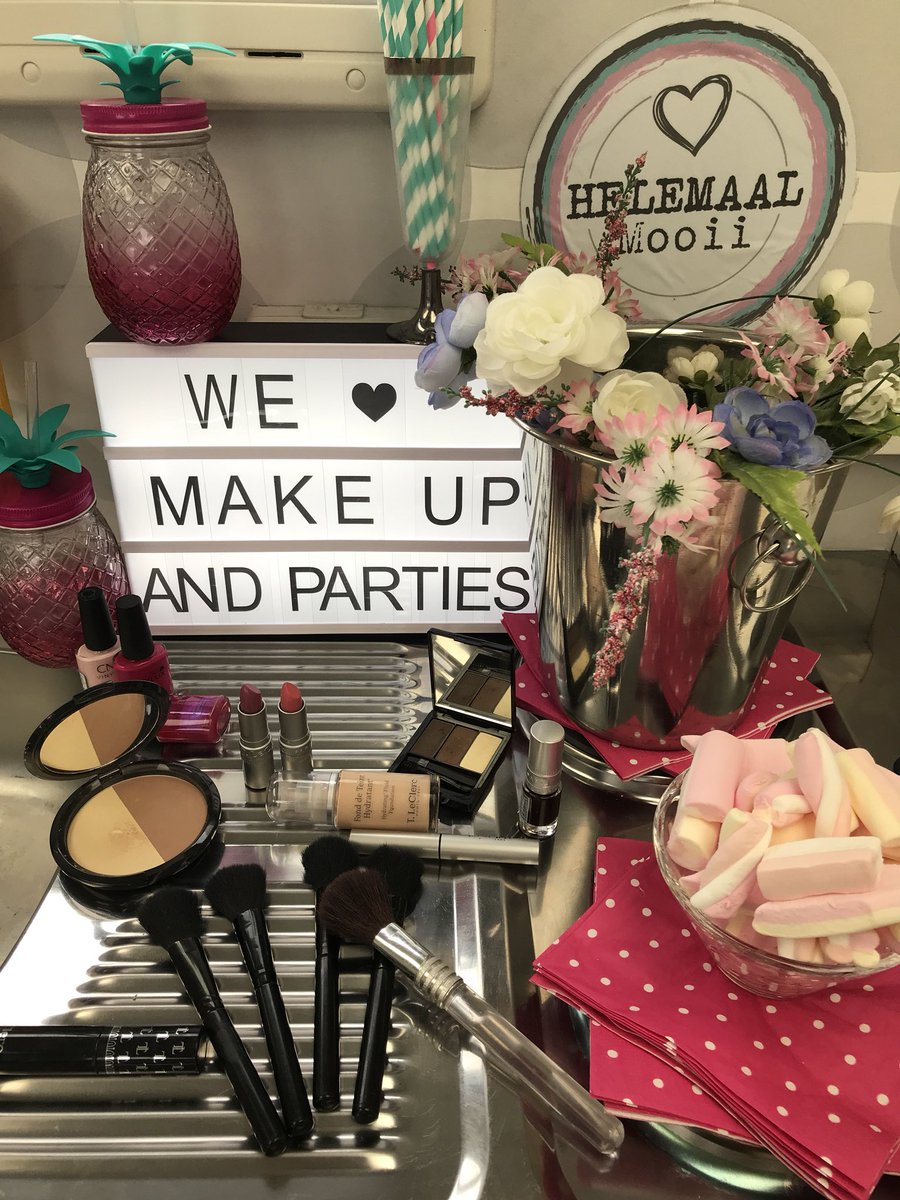 MAKE-UP |Wist je dat wij ook make-up advies geven voor de zakelijke markt.Make-up advies voor ambitieuze (zaken-) vrouwen. Ik zorg ervoor dat jij een Top-indruk maakt zodat je gaat ‘shinen’ en “Helemaal Mooii” voor de dag komt.
#beautytruckhelemaalmooii #makeup #businesswoman