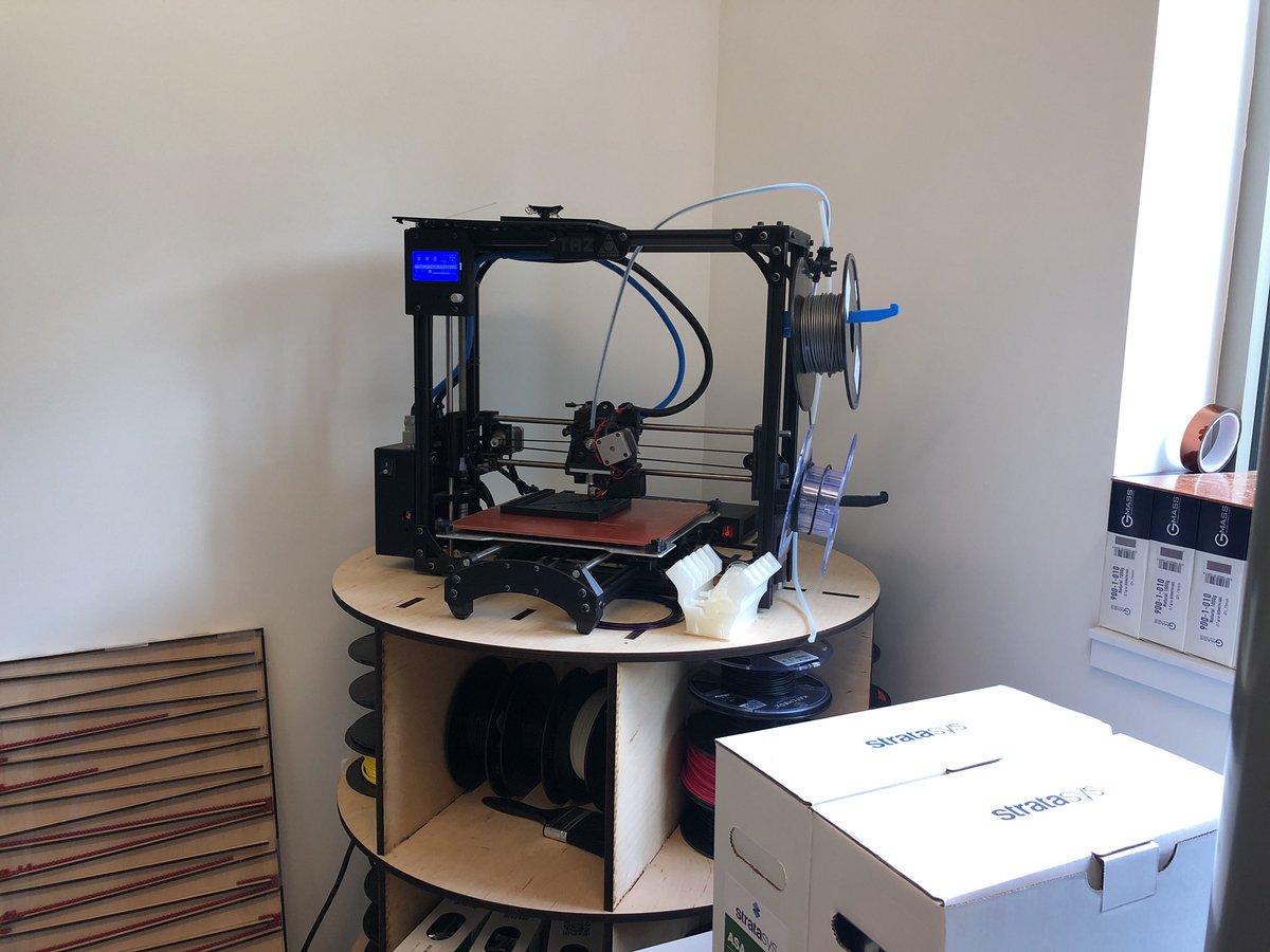 John_Horlander's tweet photo. Frank Quinn, Innovation Lab assistant, is showing us around the lab! @ND_JED #ideacenter #ndstartup #ndideas #innovation https://t.co/XMBkeuzPj8