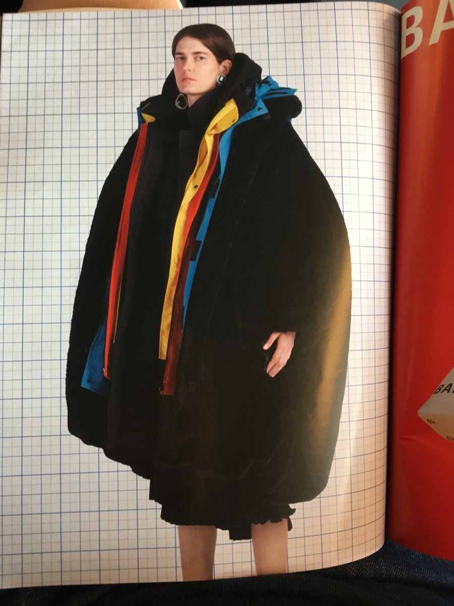 Quand tu ne veux pas payer pour ton bagage cabine sur <a href="/Ryanair/">Ryanair</a> (#balanciaga)