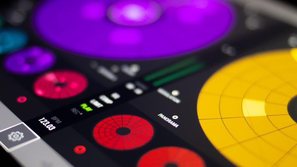 Loopseque's tweet photo. Create simple. #loopseque8 #iosmusic #sequencer #sampler #beatmaker https://t.co/MJmnpxD8oE