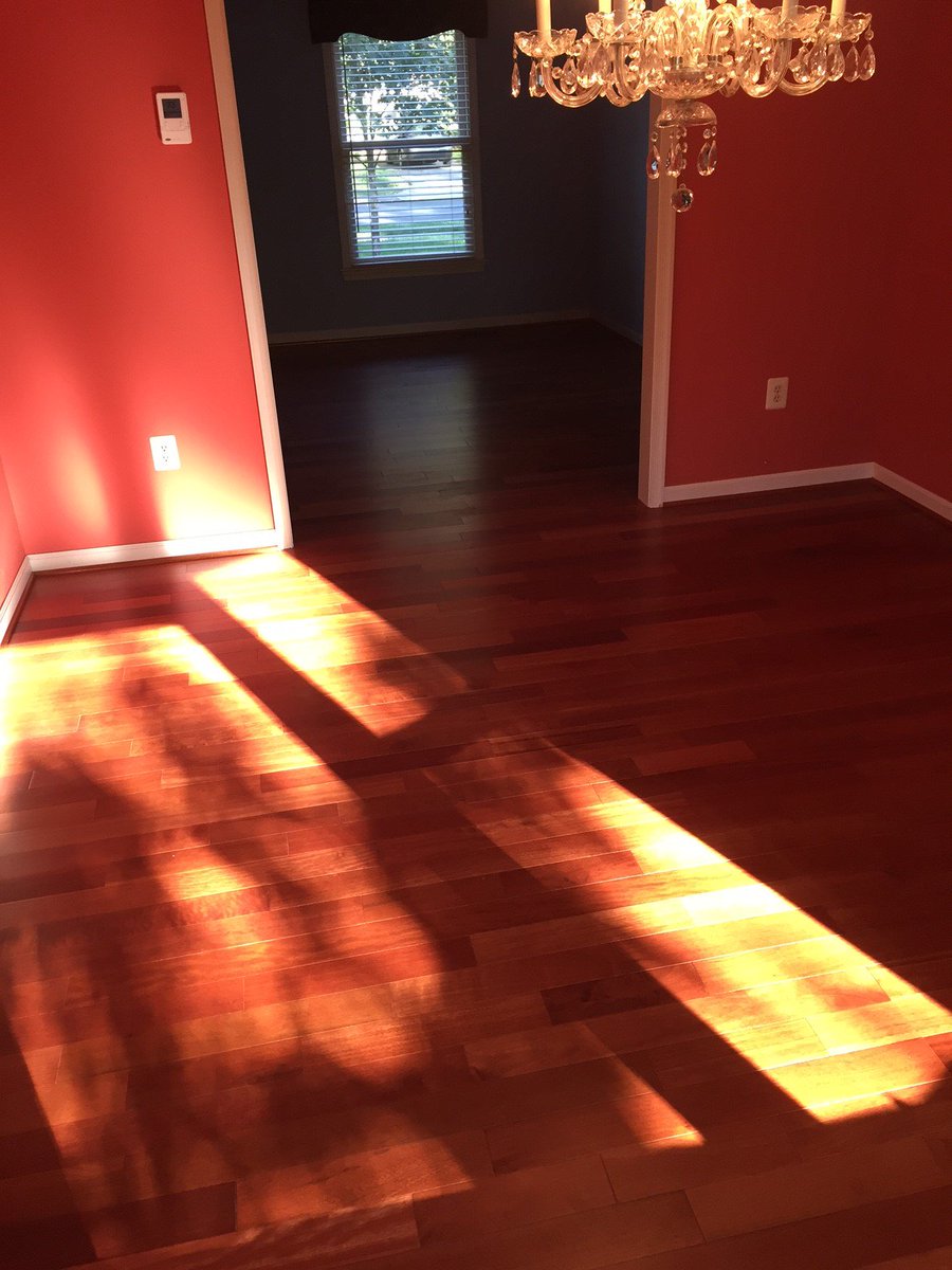 UniqueFloorDS's tweet image. Look at this beautiful hardwood flooring we installed. #durable #hardwood #letTheSunShine #elementalflooring 😍😍😍