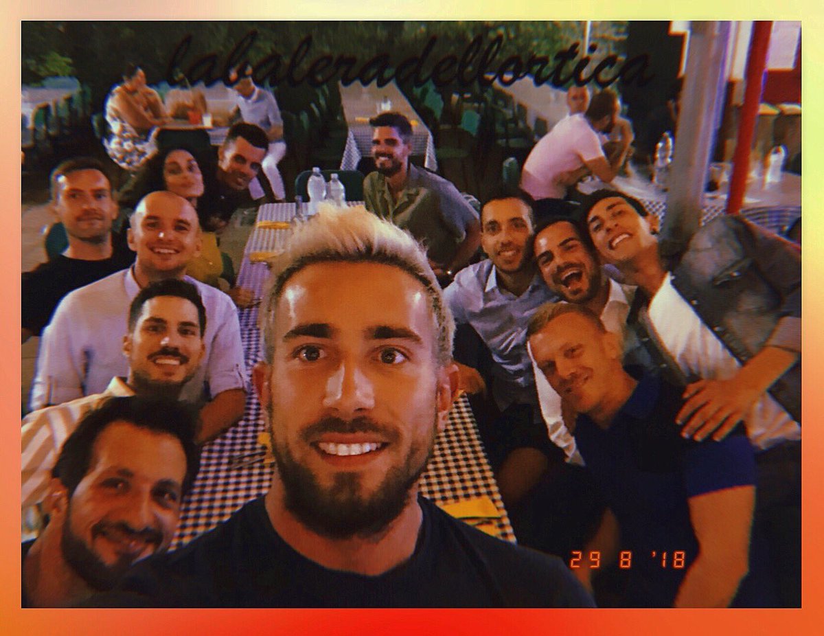 SassanoSax's tweet photo. È l’ora del Selfie 🤳🏻 🕺🏻💃🏻🍝🍷🍴🎉
•
#love #friends #photo #photography #summer #milano #night #lifestyle #postcard #dinner #ortica #sefie #relaxing #smiles #nightphoto #moment #goodlife #havefun #baleradellortica #sefietime #estate #music #vivomilano #milan #bestfriends https://t.co/spCLLqVXsG