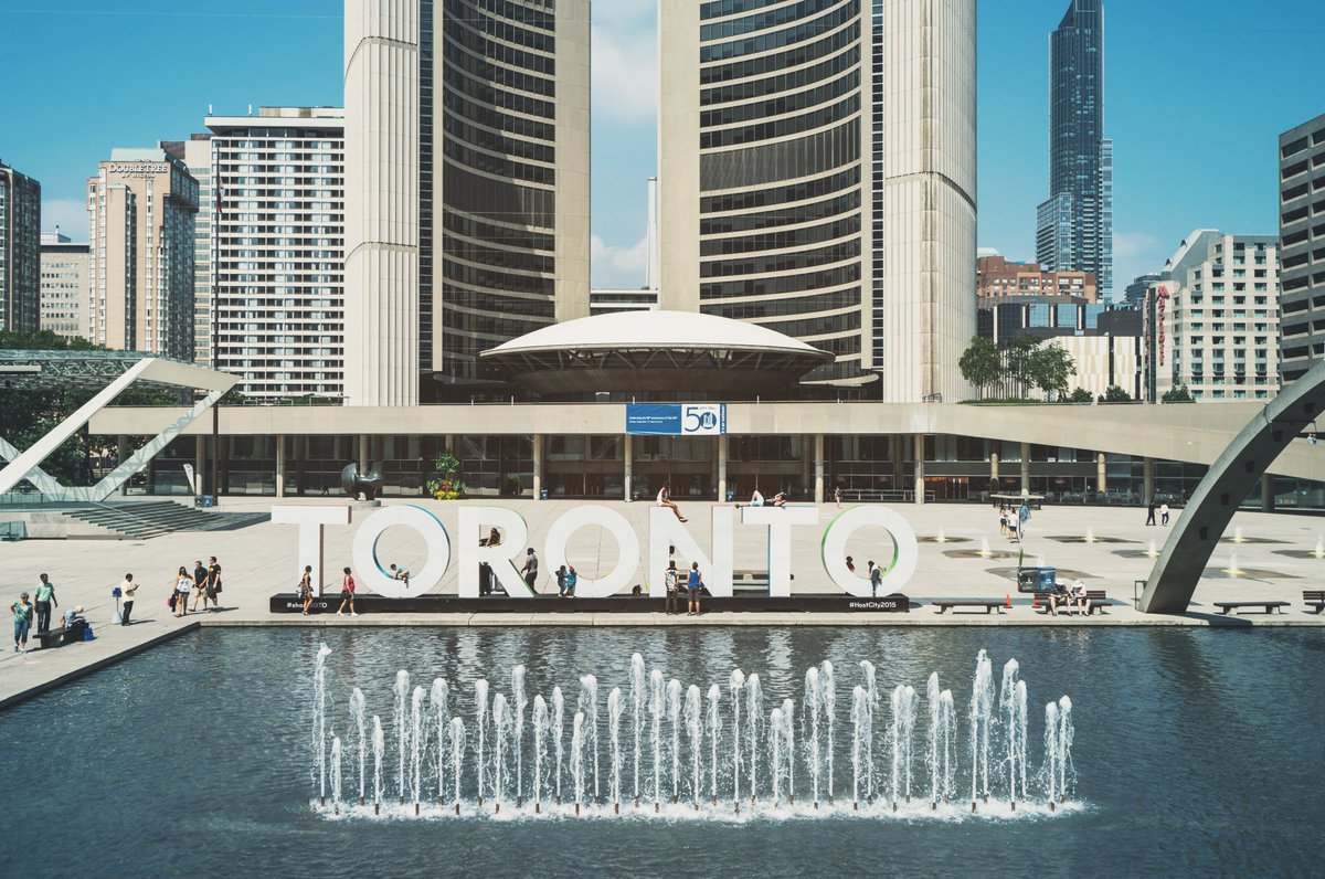 Columbia_Biz's tweet photo. Live in Toronto and want to learn more about the value of an MBA for young female leaders? If so, Columbia Business School's Emma Case is ready to talk to you! Meet her at the #ForteForum tomorrow night: https://t.co/DTXHfqyNv8 https://t.co/c4sOQIrp0I