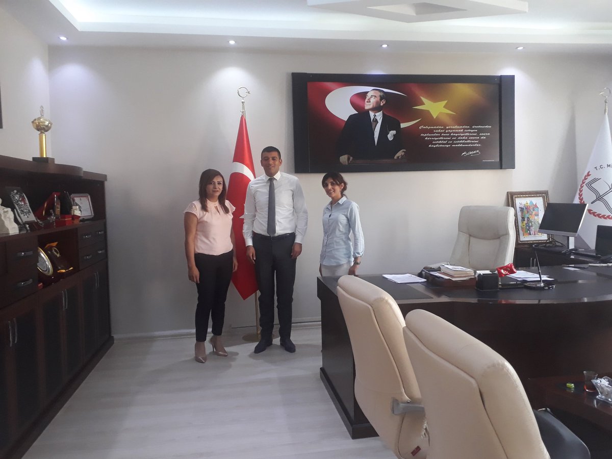 AK_KADIN30's tweet photo. kadin kolları baskanimiz  @Glsm_Isgorer ile birlikte ilce milli egitim müdürümüzü ziyarette bulunduk. kadin kollarina verdigi önemden dolayi kendisine minnettarız. @RT_Erdogan @EmineErdogan @selvacam @belma_erdogan @CananBaranizgi @MunevverErtus @NaciBilici5 https://t.co/yO8hXv7xmu