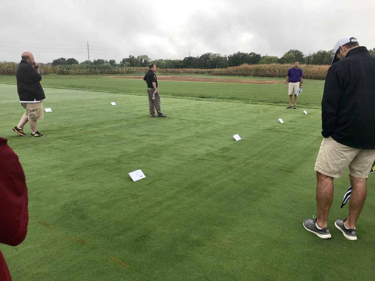 MichaelJMaas's tweet photo. Sound research from @MUturfpath and @SyngentaTurf. #Posterity & #SecureAction are solid, long lasting new tools to build a fungicide program around. https://t.co/Wo179FFUC2