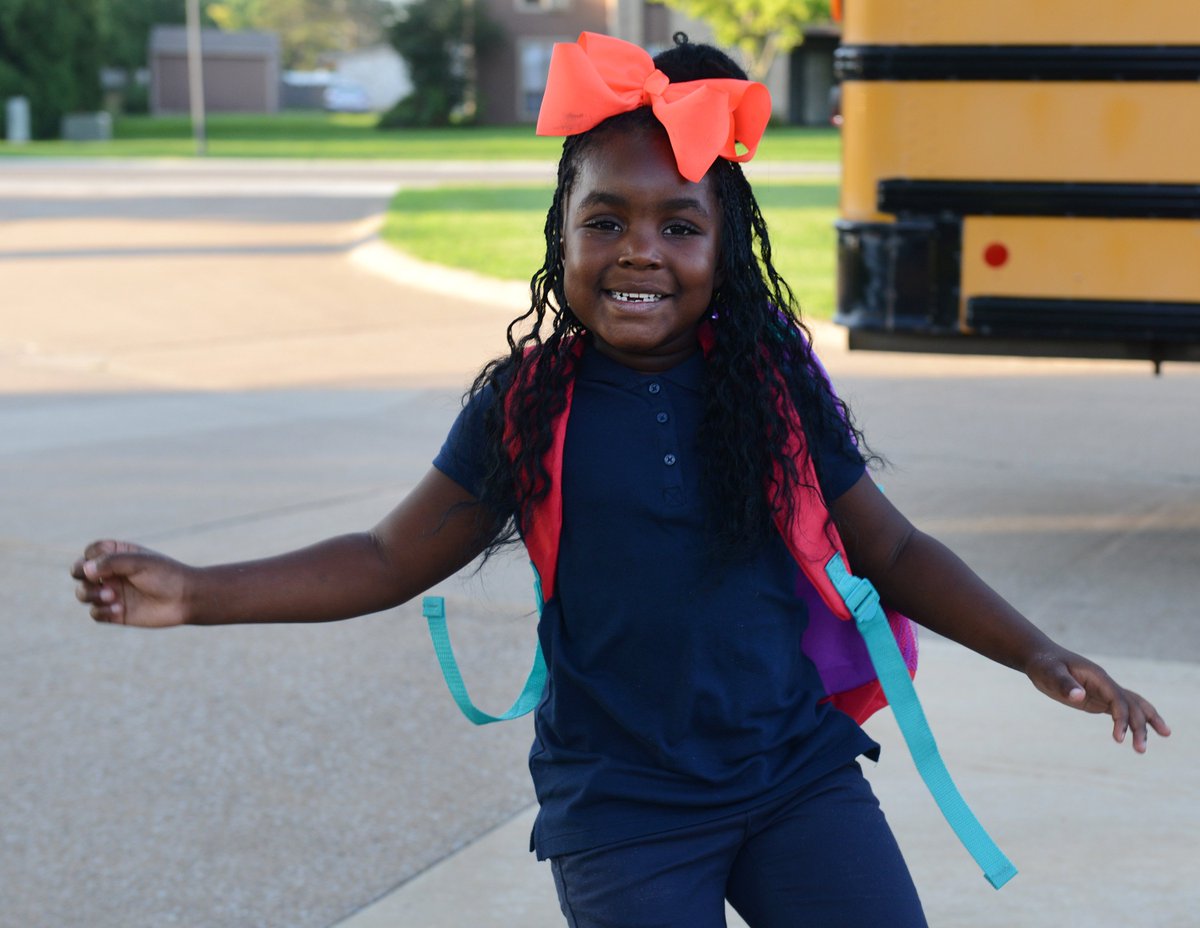 ErinMcL_photo's tweet photo. Happy first day of school, @gobluestreaks! Check out some photos from Venice Heights Elementary this morning: https://t.co/LiVhyf4lVV https://t.co/d7bTfaz4KD