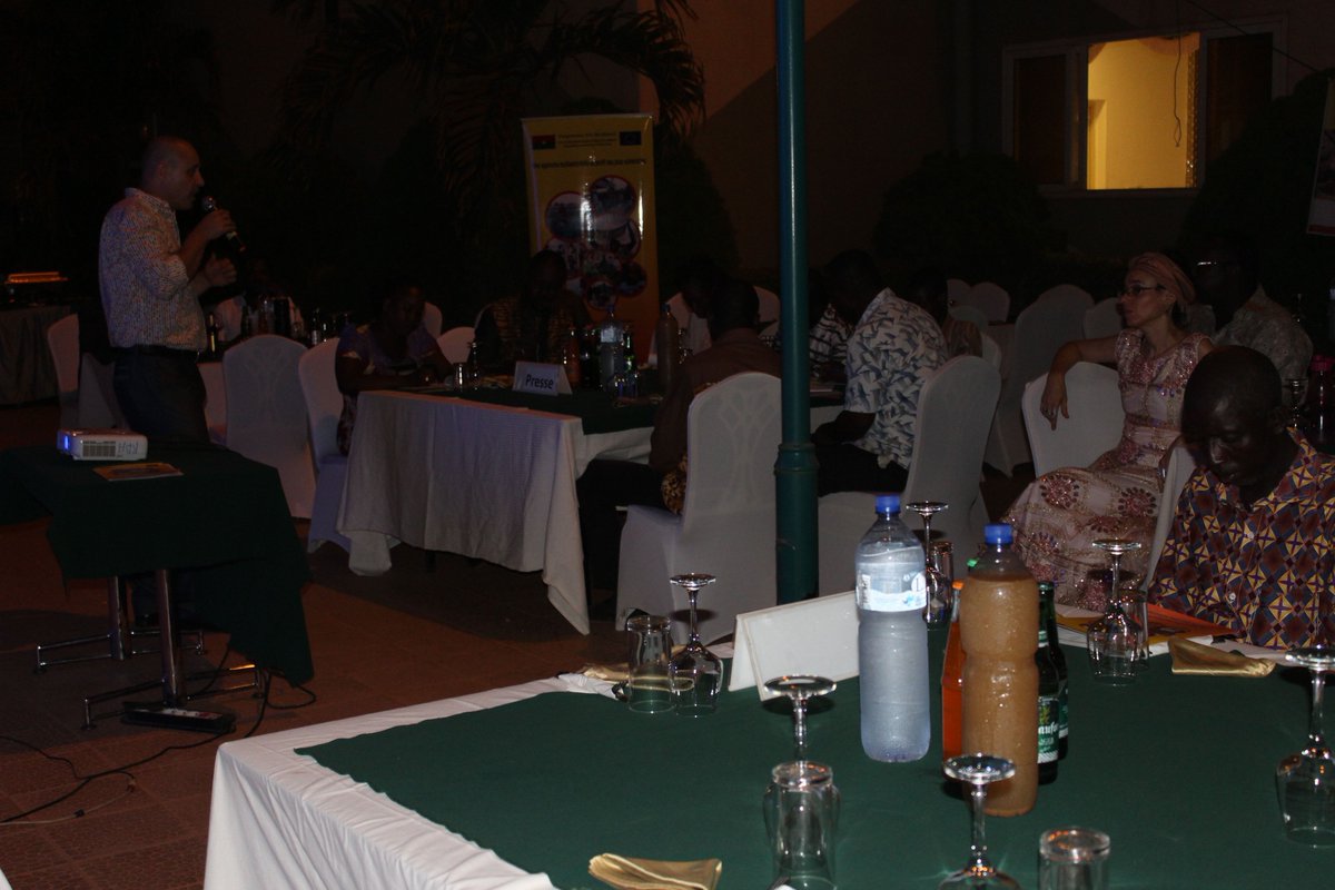 Un dîner de presse a eu lieu au Royal Beach de #Ouagadougou avec les médias pour présenter le programme FFU Résilience &amp; son approche multi sectorielle et intégrée de renforcement de la #resiliencebf des populations vulnérables. #resilience #lwili #Burkina