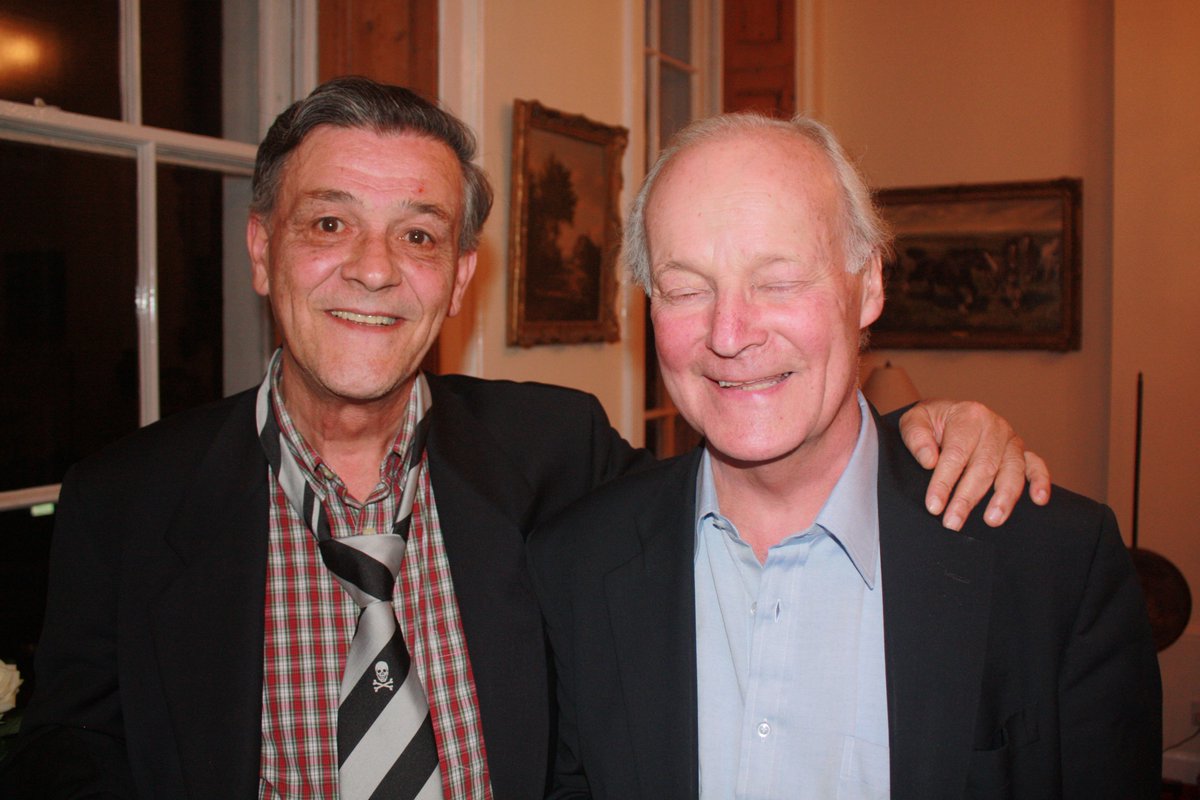 ijsarfeh's tweet photo. @ChristoweCC Proudly posing with ancient Boyceite chum. Kit Maunsell (Christowe 1954-59) was awarded the Military Cross for heroism at the Battle of Bau, Indonesia, in 1965. https://t.co/THSZ0bm7sh