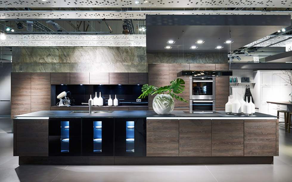 vitamodernhomes's tweet photo. What's not to love about this kitchen? Smooth and sleek just like we love. Can you see yourself in a modern, crisp kitchen like this? #modernhomes #crispandclean #dreamdesigns #buildbydesign #luxuryhomes #luxelife https://t.co/HxxrV1aO8G