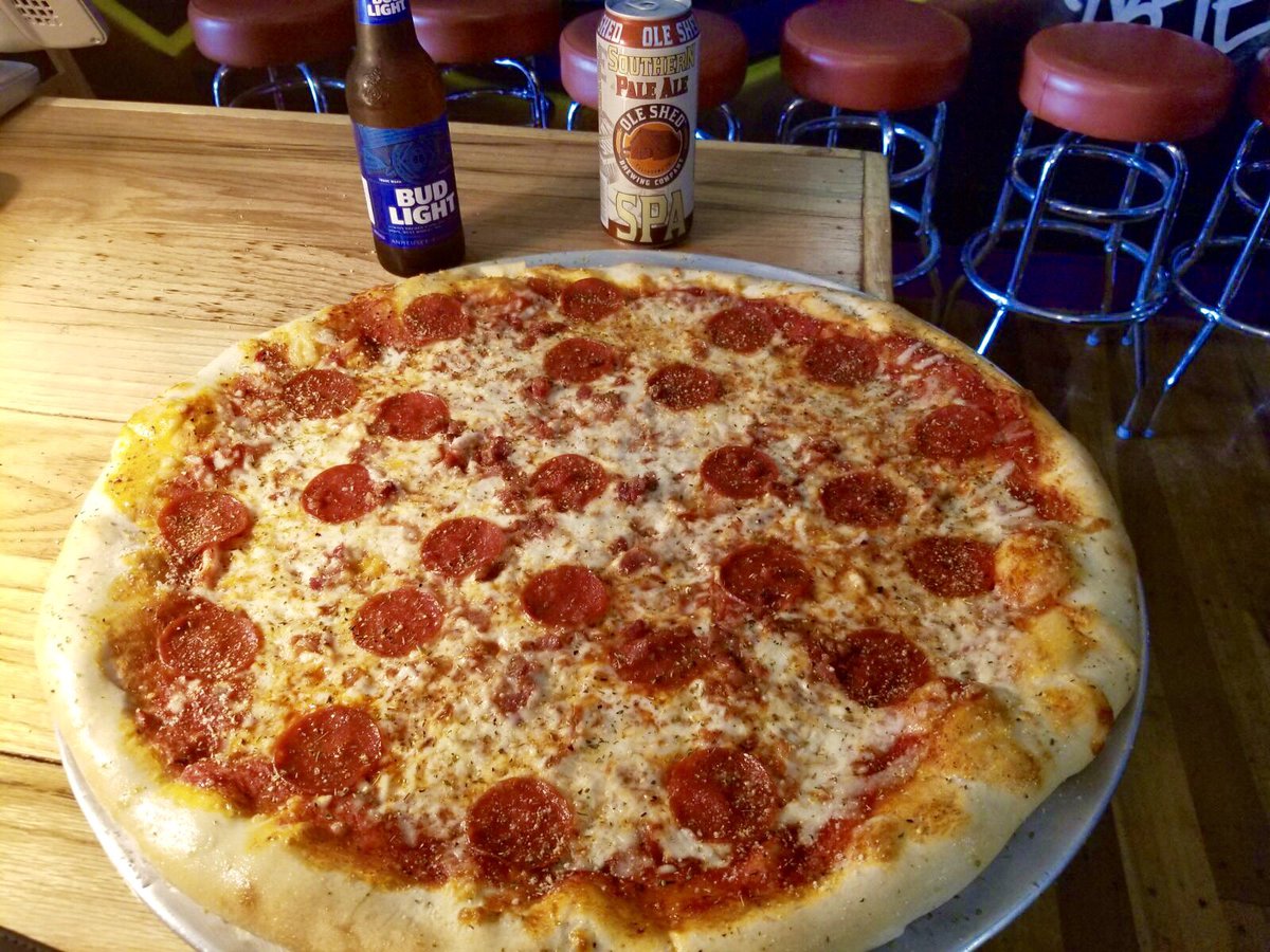 spinellispizza7's tweet image. Who’s hungry?? 🍕🤤🙌🏻❤️ #spinellis #spinellistullahoma #pizza