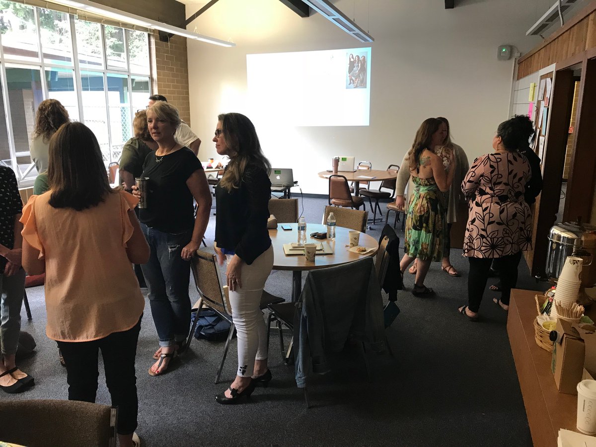 12Edmonds's tweet photo. In lak' esch with the Edmonds Heights K-12 Staff! https://t.co/VrZ20RkM4W