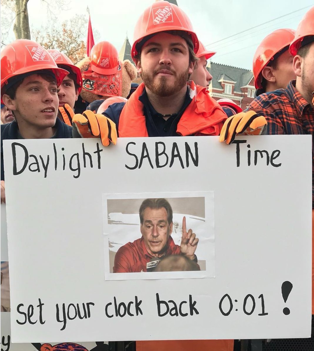CollegeGameDay's tweet image. THREE. DAYS. LEFT.

The No. 3 best sign from 2017: Every second counts!