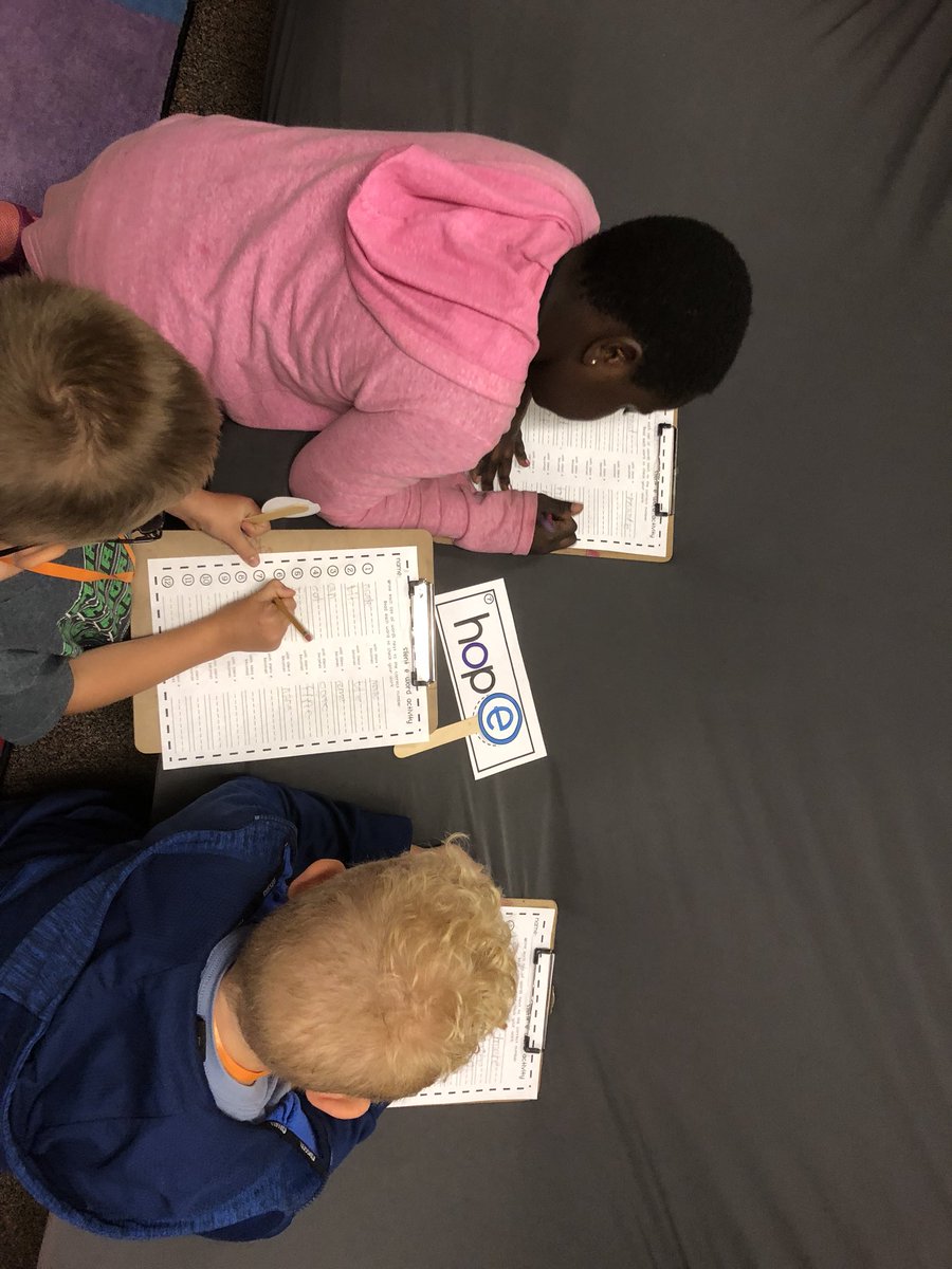 AshleySplatts's tweet photo. A little magic “E” action today in 2nd grade as we walk the room! #KnightsofNewell https://t.co/0Au0W7WYTf