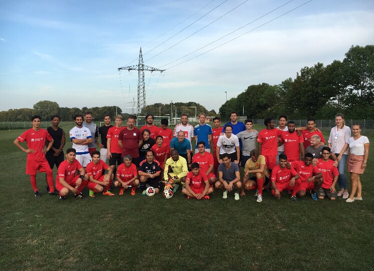 kuemakue's tweet photo. WE HELP-Feierabendkick. Welcome Unterföhring und unsere P7S1 Spieler treten nicht gegeneinander an sondern spielen miteinander Fußball. Jeder gewinnt. @P7S1Group https://t.co/BIGn13KWXb