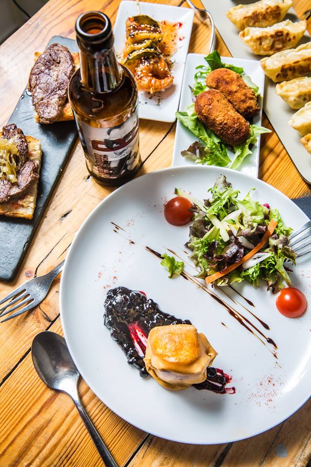 Infobeewi's tweet photo. ¿Por cuál de estos platos empezarías y por cual acabarías? 😋🍴Tú decides y nosotros cocinamos #Beewi #BeewiBlue #CocinaMediterráne #Palma #SantaCatalina #FoodLovers https://t.co/OfVhuDZliP