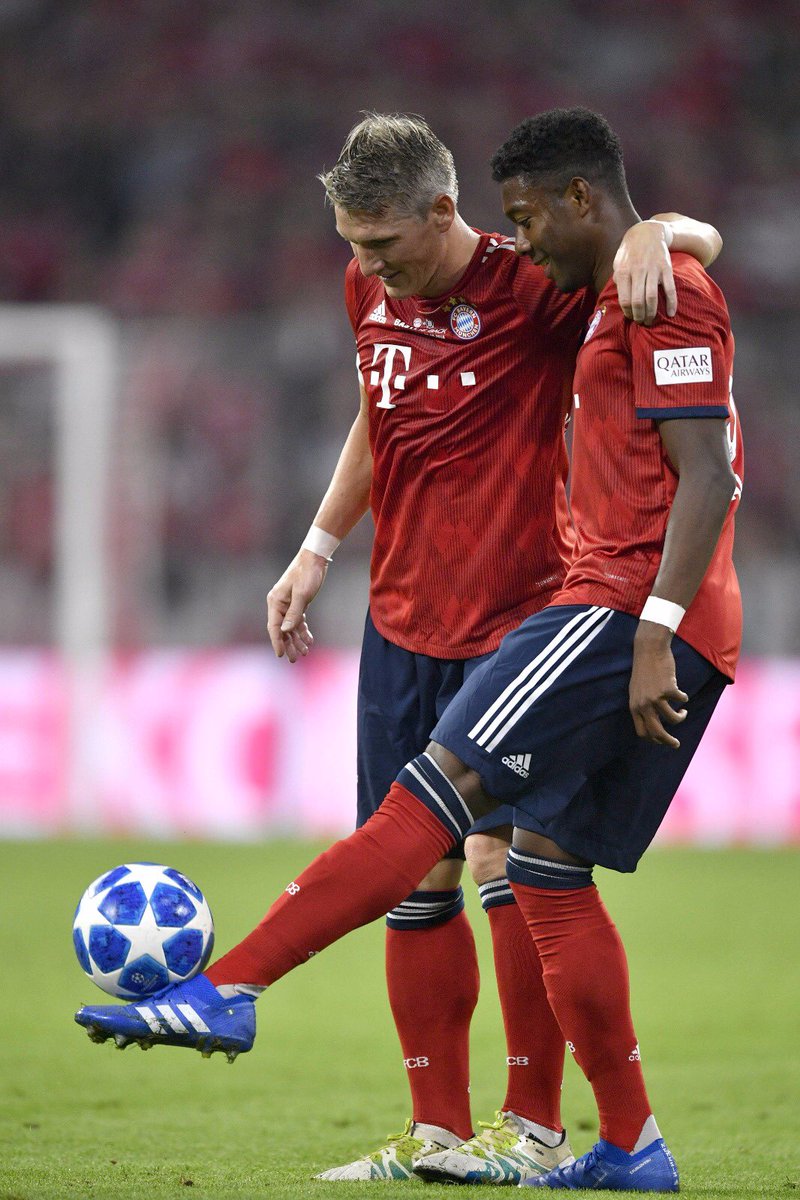 David_Alaba's tweet photo. Breathtaking atmosphere and a stunning match with ya yesterday. It was an honor to assist you one last time, @BSchweinsteiger 😉 #MiaSanMia #da27 https://t.co/lmCX0mOBUf