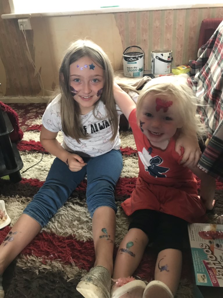 ea166542dd30446's tweet photo. @Cath_Kidston My granddaughter and niece with tattoos ❤️❤️❤️❤️ https://t.co/nb3w0SPCsX