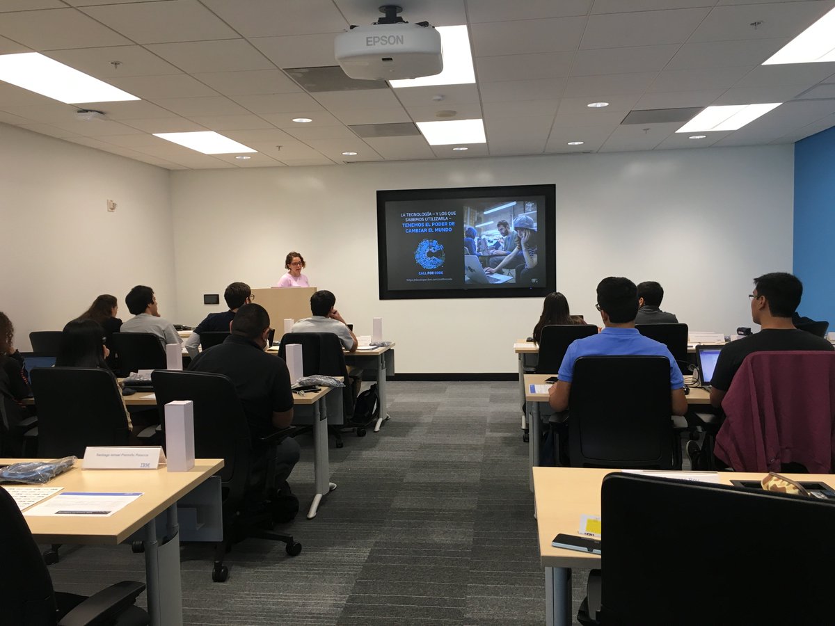 CarlaBuendiaS's tweet photo. Dando la bienvenida a los equipos ganadores de #bluecode2018 #DevConfSF
Excelentes speakers y una agenda súper power!!! https://t.co/lvsxu4WsGP
