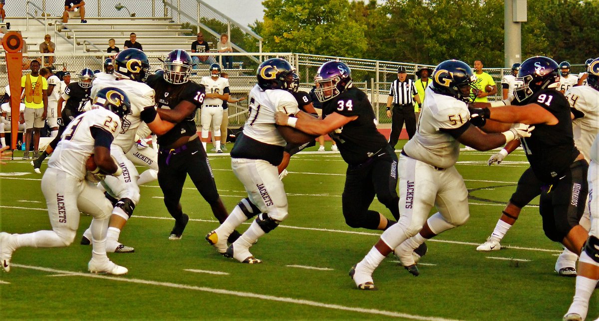 Pats_1990's tweet photo. Some pics from @BuilderFootball vs Graceland University....I have to add that I was really impressed with the blocking by OL, WR & DEFENSE after a INTERCEPTION.........
the #JINXISON... #BuilderFootball #18uildergang #18uilders #gobuilders #BuilderFootballFan #Brickbybrick https://t.co/RT727P3La2