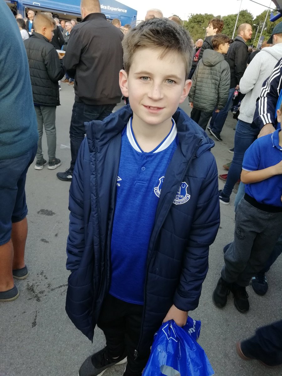 Big coat weather already... At least the blues should warm us up tonight! #EFCmatchday