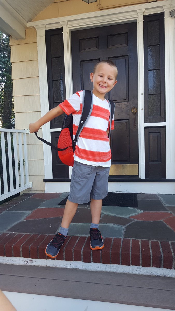 JohnReynolds83's tweet photo. #firstdayofschool #firstgrade #firstgrader 
Officially a first Grader!!!! 🙂 https://t.co/xHYenVpKiV